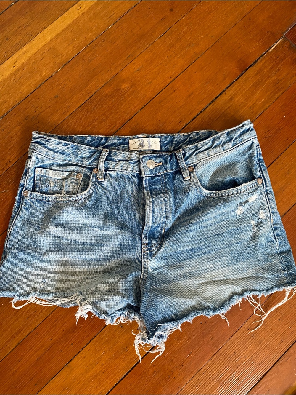 Free People We The Free Distressed Denim Cutoff Shorts Medium Wash Size 31